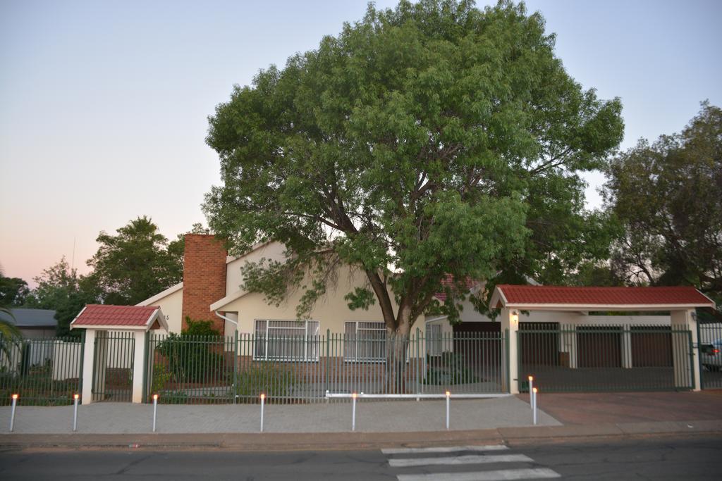 Blue Crane Guest House בלומפונטייין מראה חיצוני תמונה